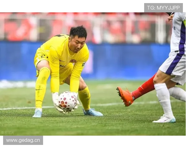 故意回传门将为何不算犯规？规则拆解门将接球限制