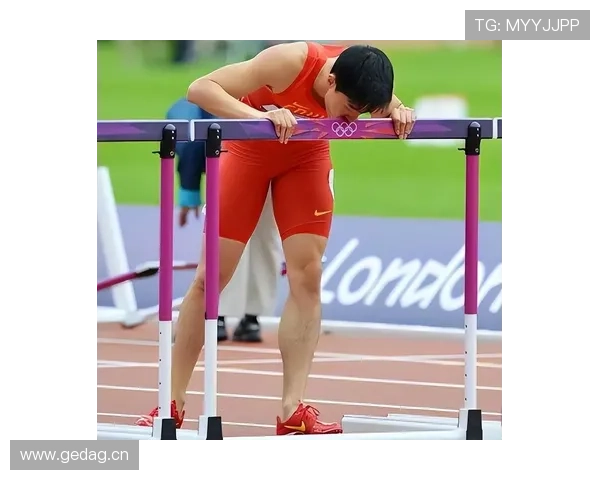 刘翔当年退赛那会儿，谁还记得他脚上缠的绷带比红毯还显眼？