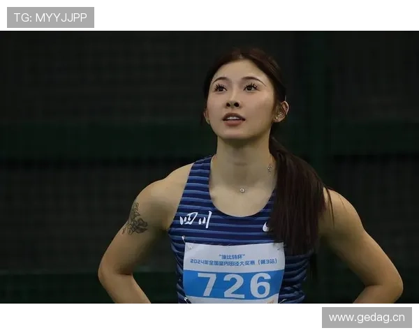 吴艳妮私服照上线，训练场野孩子和沙发贵妇同框这反差我顶不住