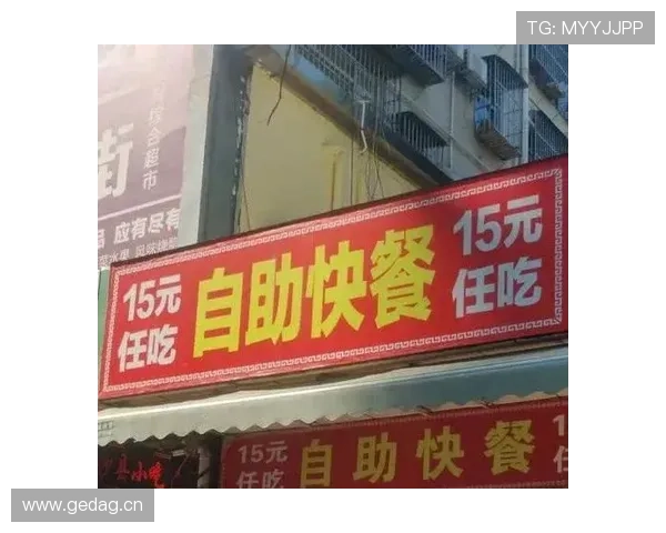 刷到李梓嘉逛菜市场的那张照——他的包比我房租还贵