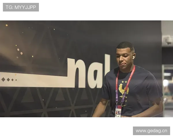 姆巴佩这反差我扛不住——训练像武僧，出门像贵族