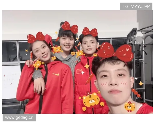 杨舒予逛街被拍，肩上的包比我一年的房租还贵，心态炸裂