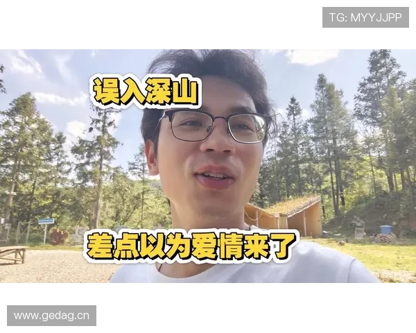 汪周雨训练间隙竟穿得比平时明星还讲究，差点以为路人偶遇秀场走秀