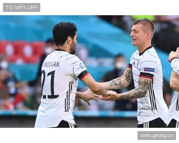 多特蒙德中场一盘散沙，节奏越踢越乱，问题到底出在哪？